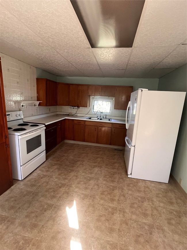 405 2 Nd St Nw, House other with 3 bedrooms, 2 bathrooms and null parking in Kevin MT | Image 9