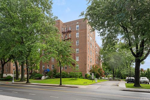 5f-28-01 Union, New York, NY, 11354 | Card Image