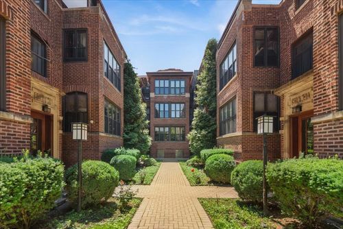 n1-741 Cornelia Ave, Chicago, IL, 60657-2461 | Card Image