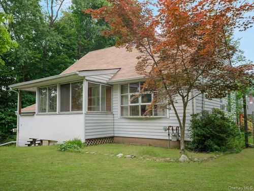 7 Hillaire Pl, Nanuet, NY, 10954-3704 | Card Image