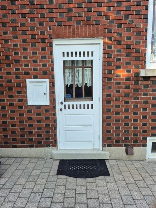 3-12 Wellington St N, Kitchener, ON, N2H5J4 | Card Image