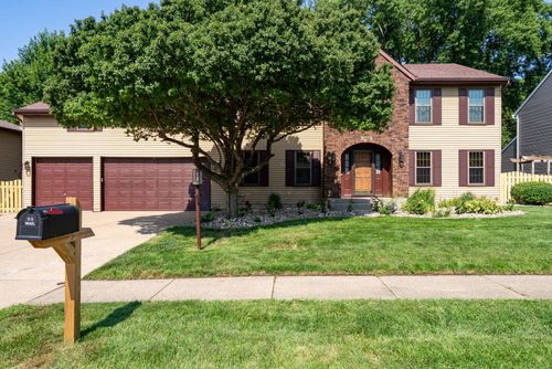 4490 Hamilton Dr, Bettendorf, IA, 52722-1858 | Card Image