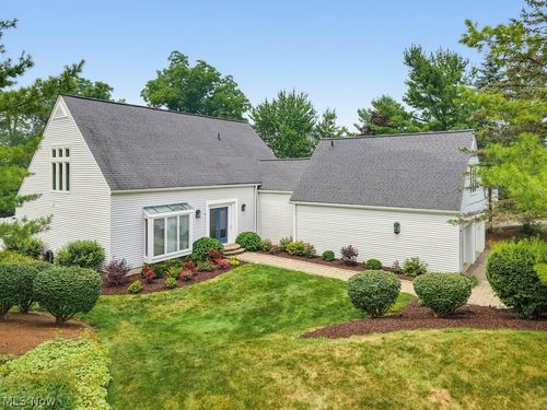 975 Meadowlark Cir, Aurora, OH, 44202-7879 | Card Image