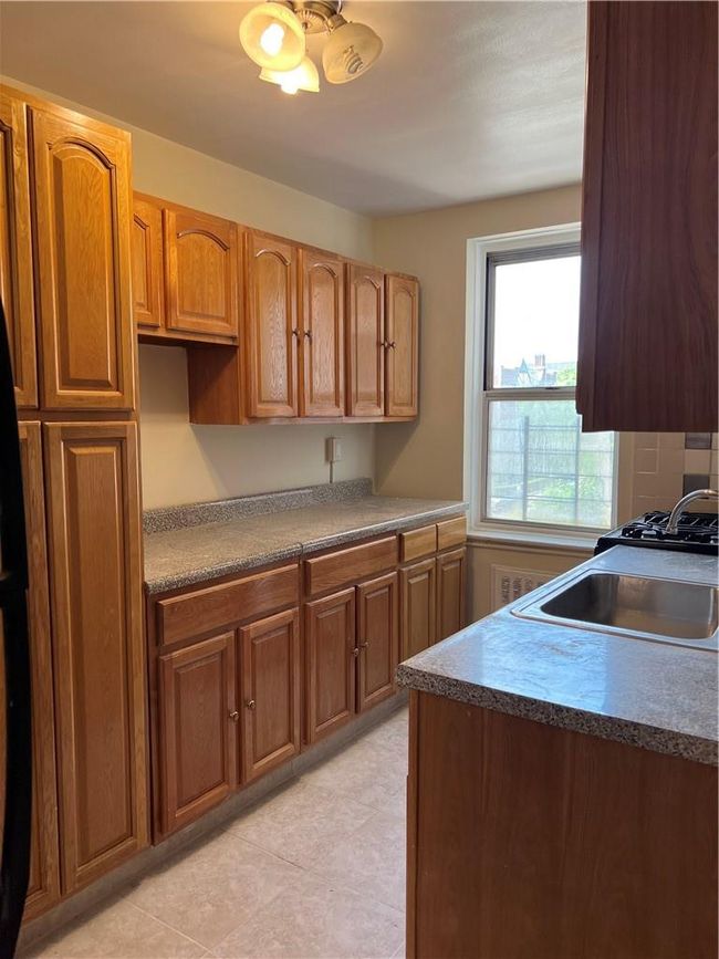 APT-3H - 300 N Broadway, Home with 2 bedrooms, 1 bathrooms and null parking in Yonkers NY | Image 6