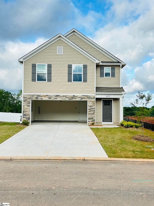 6079 Willutuck Dr, Boiling Springs, SC, 29316-6700 | Card Image