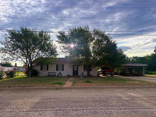 501 S Lightfoot St, Loraine, TX, 79532-2390 | Card Image