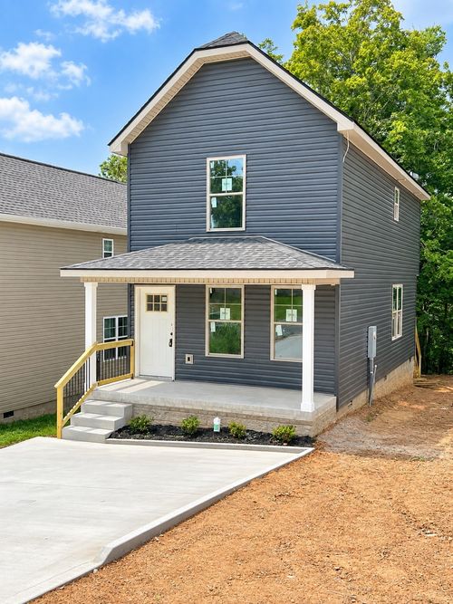 194 Oak St, Clarksville, TN, 37042-7102 | Card Image