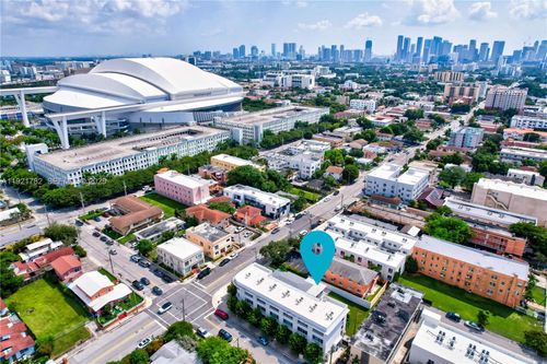 front-1572 Nw 2nd St, Miami, FL, 33125-5509 | Card Image