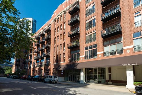 8a-360 W Illinois St, Chicago, IL, 60654-5243 | Card Image