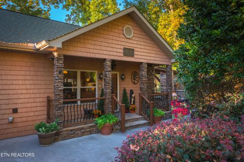 726 Plantation Dr, Pigeon Forge, TN, 37863-2907 | Card Image