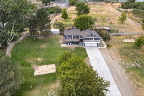 3026 Escolar Rd, Kennewick, WA, 99338-7332 | Card Image