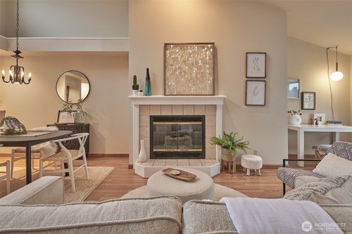 402-909 N 35th St, Seattle, WA, 98103-8863 | Card Image