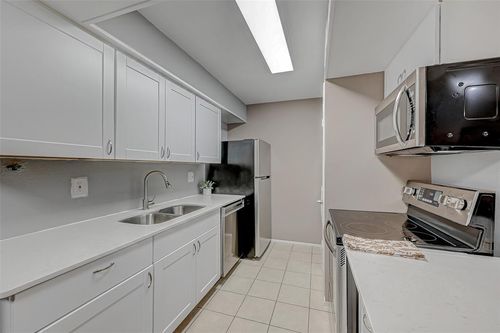 50-8201 Richmond Ave, Houston, TX, 77063-6005 | Card Image