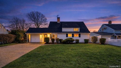 68 Summer Ln, Hicksville, NY, 11801-6328 | Card Image