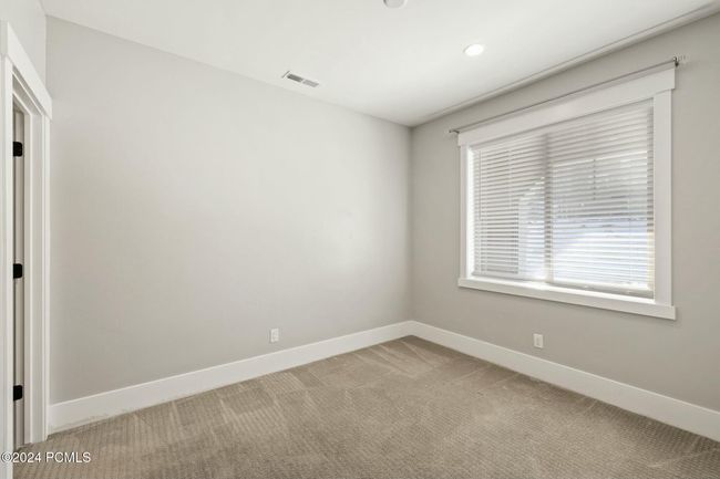 Bedroom on entry level | Image 18
