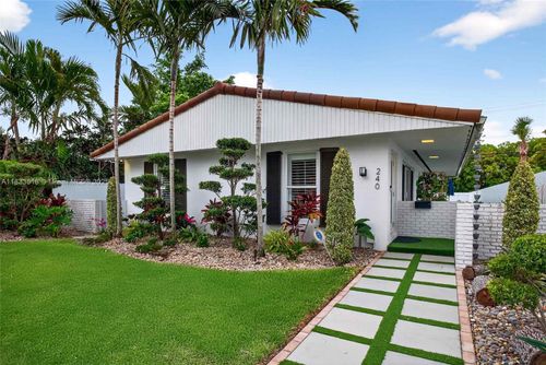 240 Ne 97th St, Miami Shores, FL, 33138-2404 | Card Image
