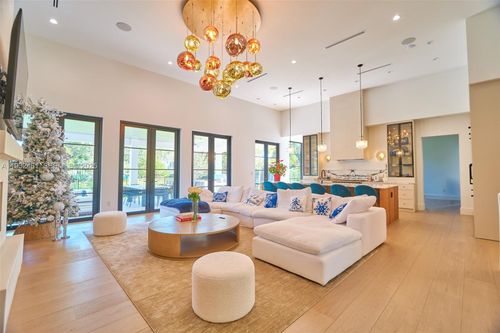 11001 Sw 74th Ave, Pinecrest, FL, 33156-4508 | Card Image