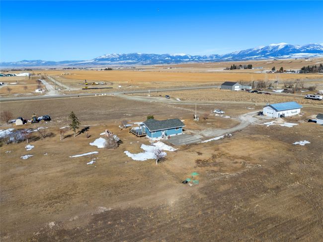 Secluded yet conveniently located for shopping and schools. | Image 64