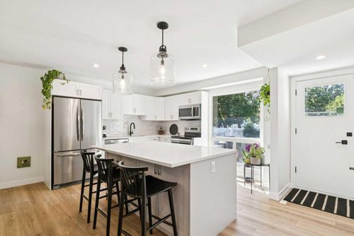 16 Brae Glen Crt Sw, Calgary, AB, T2W1B6 | Card Image