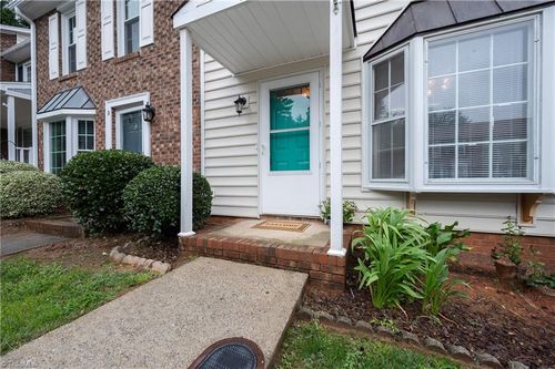 911 Shelby Dr, Greensboro, NC, 27409-2299 | Card Image