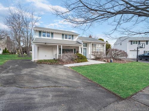 7 Phipps Ln, Plainview, NY, 11803-1925 | Card Image