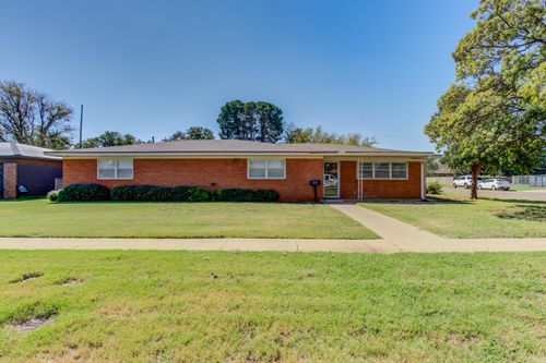 1212 E Broadway St, Brownfield, TX, 79316-4738 | Card Image