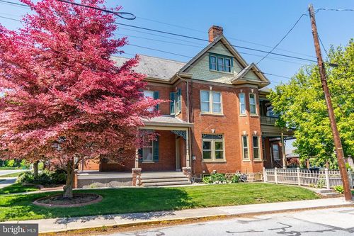 300 Lincoln Way W, NEW OXFORD, PA, 17350-1004 | Card Image