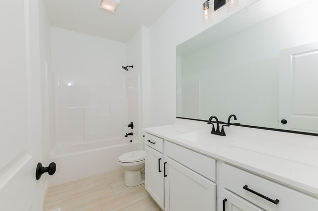 1916 Dunraven Rd, Home with 2 bedrooms, 3 bathrooms and null parking in Bloomington IL | Image 21