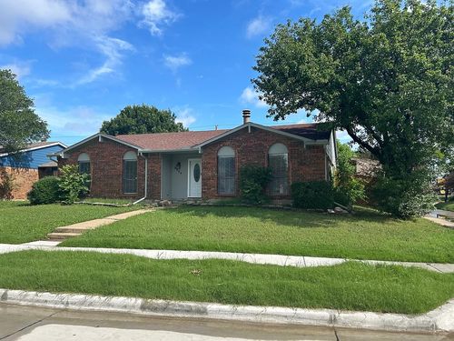 5584 Squires Dr, The Colony, TX, 75056-1330 | Card Image