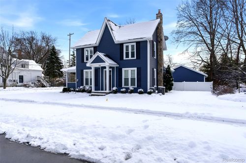 18 Park St, Oxford, MI, 48371-4838 | Card Image