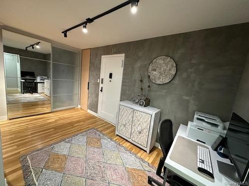 apt-3l-8325 98th St, Woodhaven, NY, 11421-8425 | Card Image