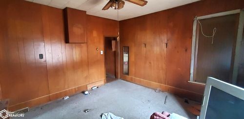 302 Des Moines St, Eldon, IA, 52554-9604 | Card Image