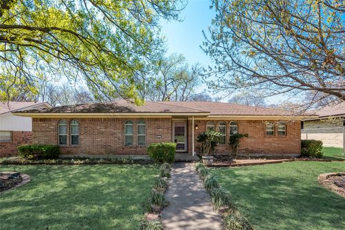 111 S Capri Dr, Duncanville, TX, 75116-4311 | Card Image