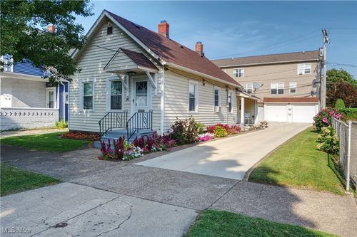 1871 W 57th St, Cleveland, OH, 44102-3210 | Card Image