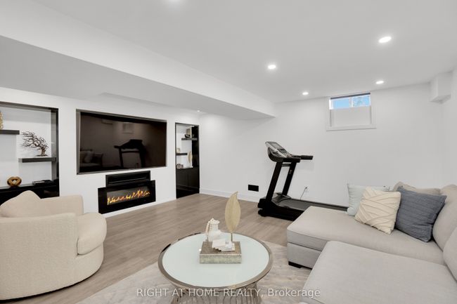 154 Anchusa Dr, House attached with 4 bedrooms, 4 bathrooms and 3 parking in Richmond Hill ON | Image 31