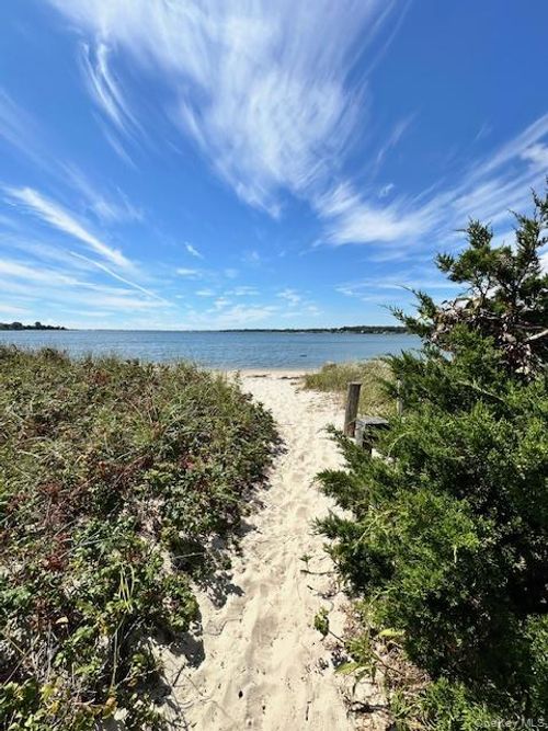 7 Corwin Ln, Hampton Bays, NY, 11946-3118 | Card Image