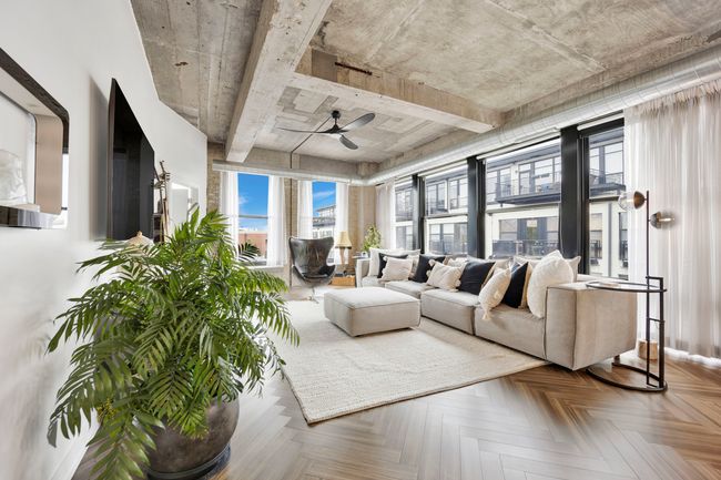 UNIT-337 - 1033 W 14 Th Pl, Condo with 3 bedrooms, 2 bathrooms and 1 parking in Chicago IL | Image 5