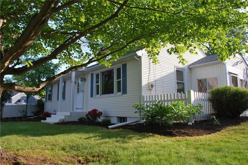 44 Quail St, Cumberland, RI, 02864-1820 | Card Image