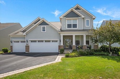 747 Heartland Ln, South Elgin, IL, 60177-2183 | Card Image