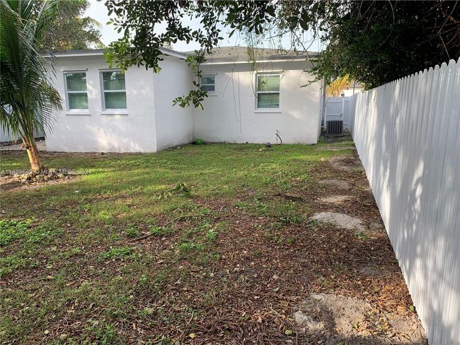 322 Ne 110th Ter, House other with 3 bedrooms, 2 bathrooms and null parking in Miami FL | Image 22