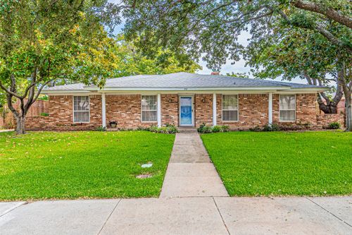 757 Knollridge Dr, Lewisville, TX, 75077-2843 | Card Image