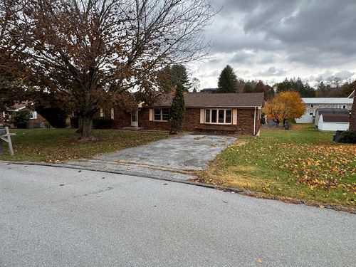 619 Robin St, Bluefield, VA, 24605-9416 | Card Image