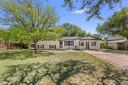 904 Country Rd, Blanco, TX, 78606-4834 | Card Image