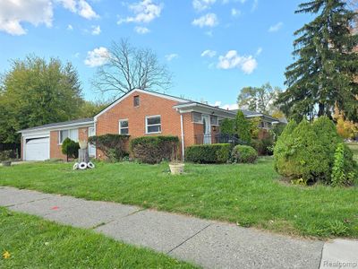 20903 Cunningham Avenue, Home with 3 bedrooms, 1 bathrooms and null parking in Warren MI | Image 2