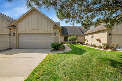 13420 Lillian Lane, Condo with 3 bedrooms, 3 bathrooms and null parking in Sterling Heights MI | Image 1