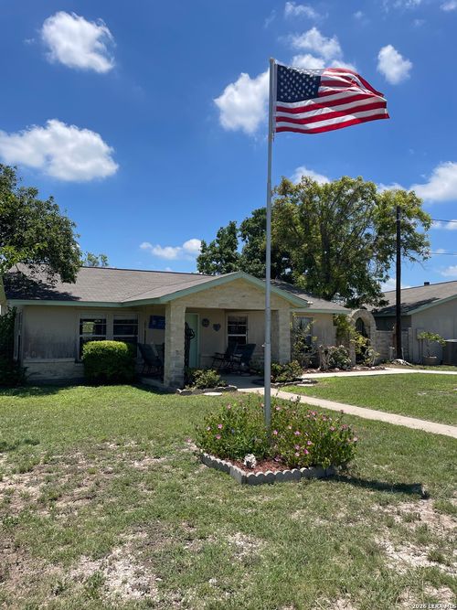 402 County Road 574, Castroville, TX, 78009-2117 | Card Image