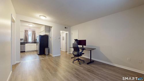 3er-45 Willard St, Hartford, CT, 06105-1879 | Card Image