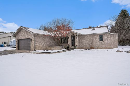 5428 Owen Rd, Linden, MI, 48451-9024 | Card Image