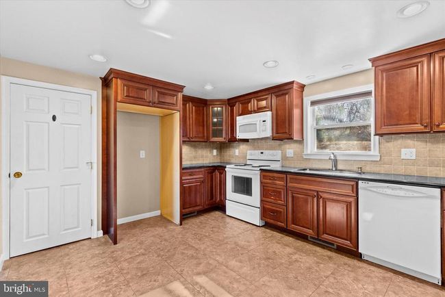 147 S 7 Th St, House other with 3 bedrooms, 1 bathrooms and null parking in MOUNT WOLF PA | Image 8