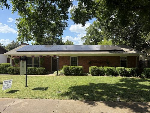 429 Ten Mile Dr, DeSoto, TX, 75115-3805 | Card Image